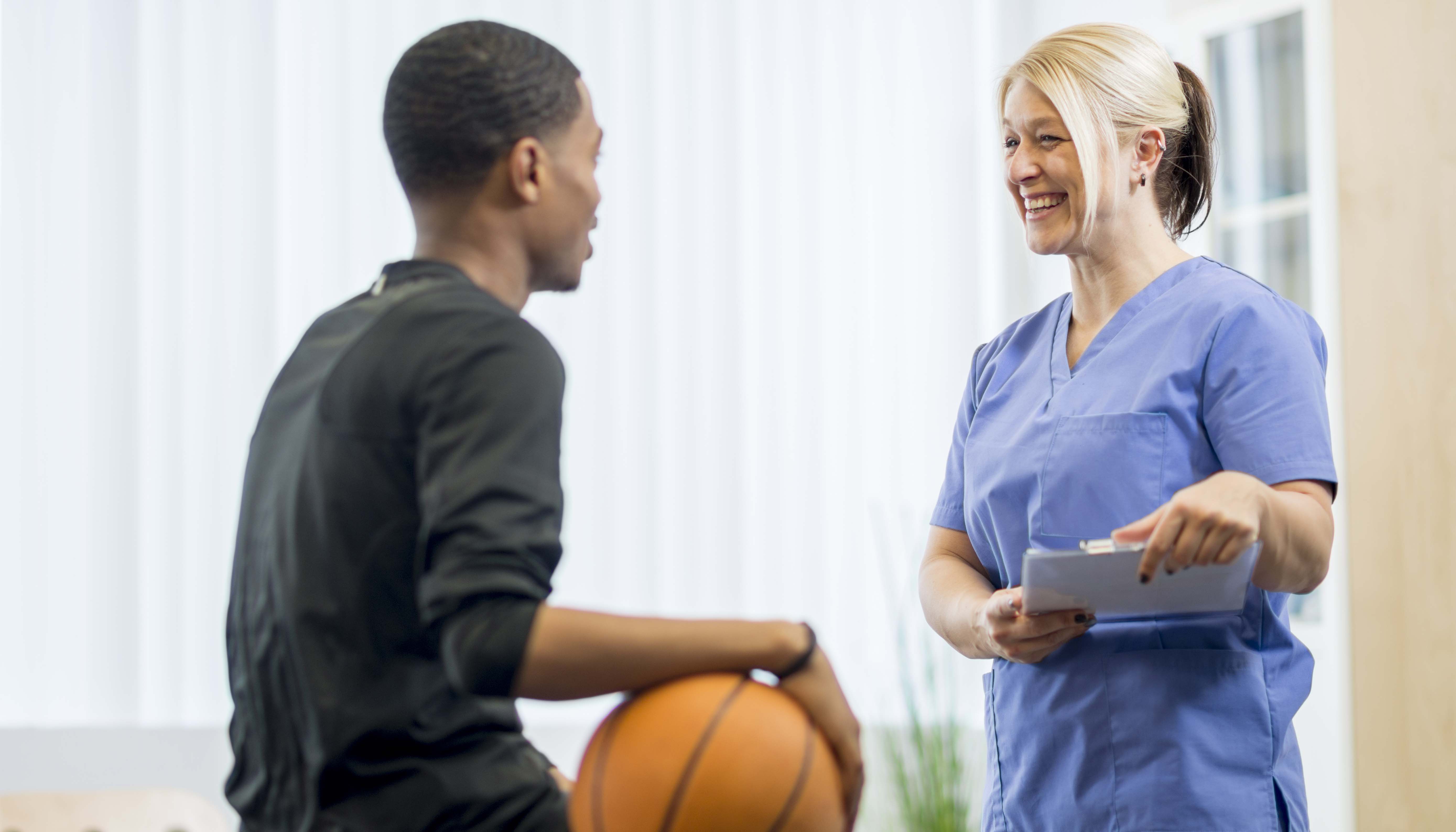 basketball-player-consulting-clinic-professional