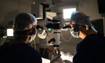 Surgeons performing minimally invasive surgey