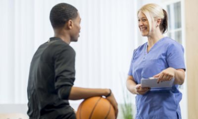 basketball-player-consulting-clinic-professional