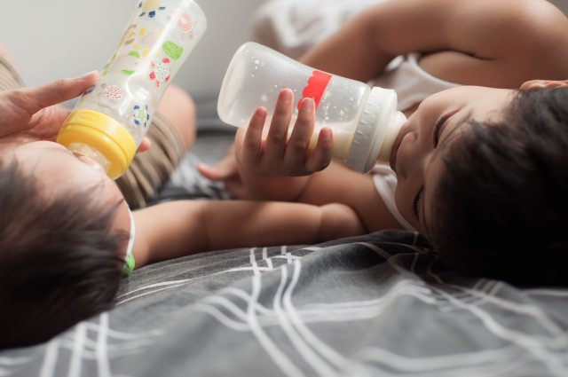 Giving baby two different formulas online