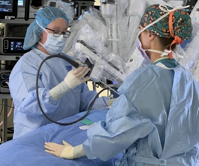 PeaceHealth thoracic surgeon Nicole Jackson uses minimally invasive robotic tools for lung cancer surgery.