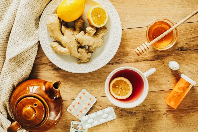 Flu relief kit with tea, ginger and honey