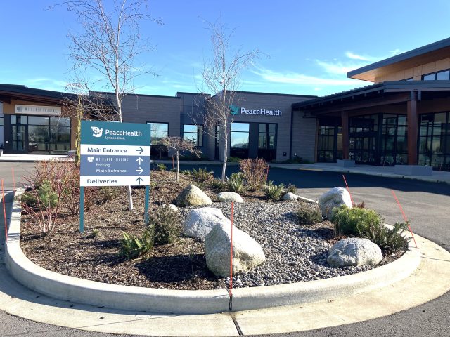 Front entrance of Lynden Clinic