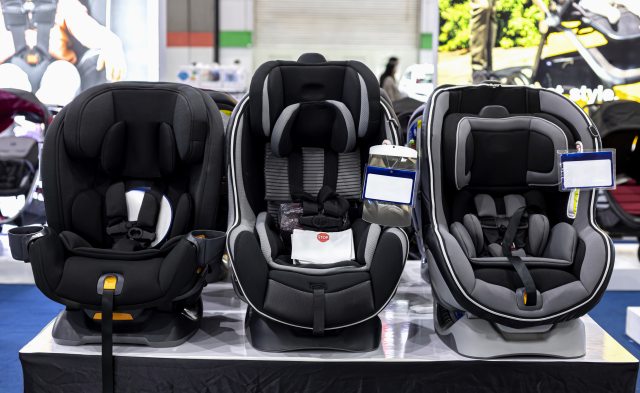 3 carseats at the store