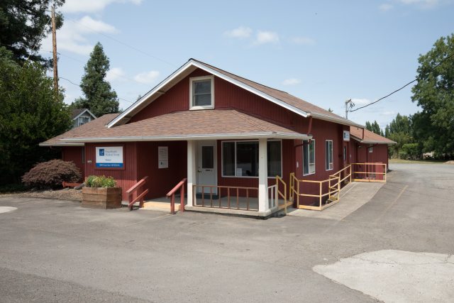 exterior of PeaceHealth Medical Group clinic in Dexter, Oregon