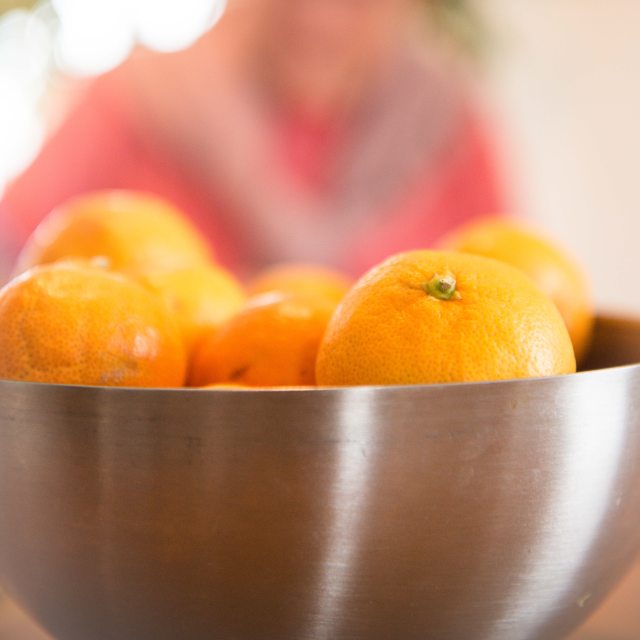 Bowl of oranges