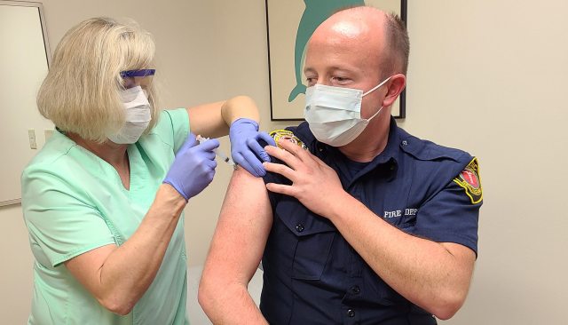 Nancy Vanderpol gives COVID-19 vaccine to Kelly Devlin